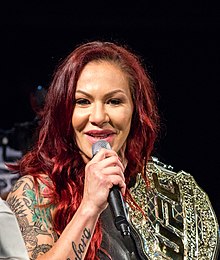 How tall is Cris Cyborg?